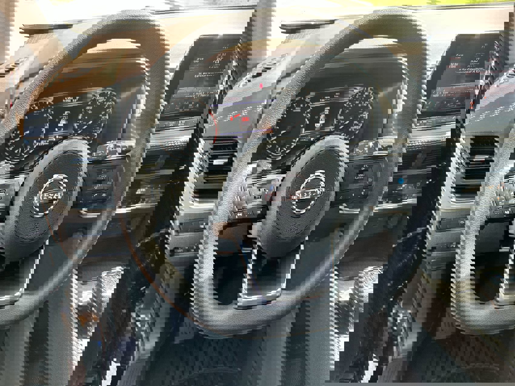 Used 2023 Nissan Rogue SV image 14