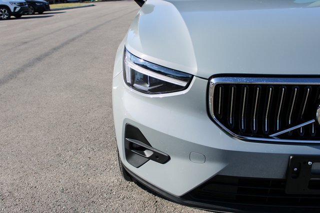Used 2025 Volvo XC40 B5 Plus image 43
