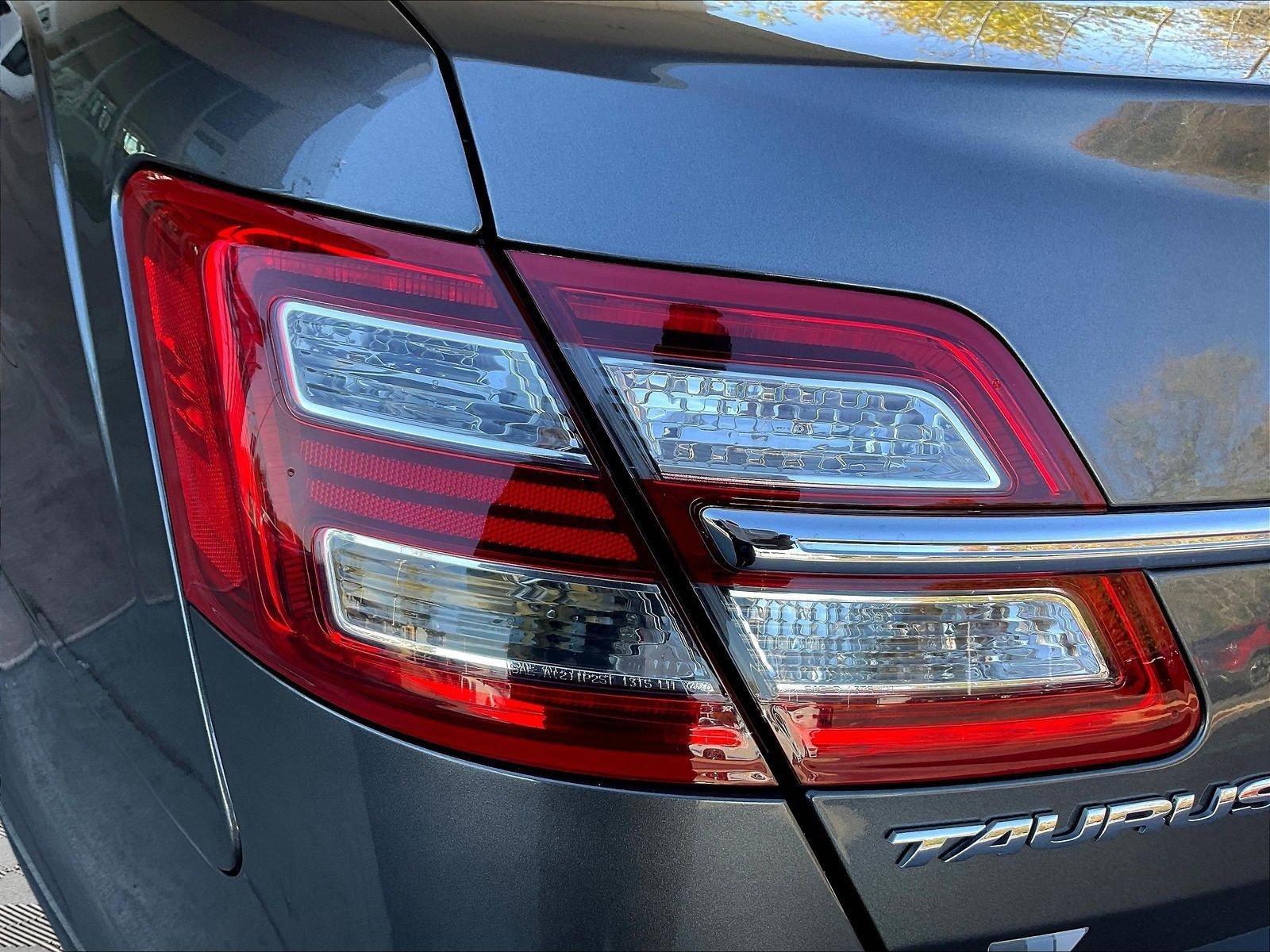 Used 2016 Ford Taurus SEL FWD image 23