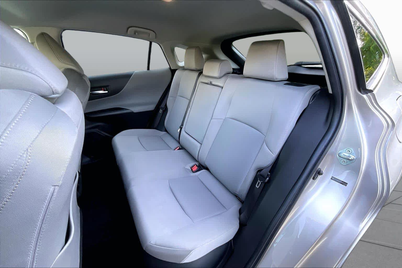 Used 2021 Toyota Venza LE AWD/4WD image 19