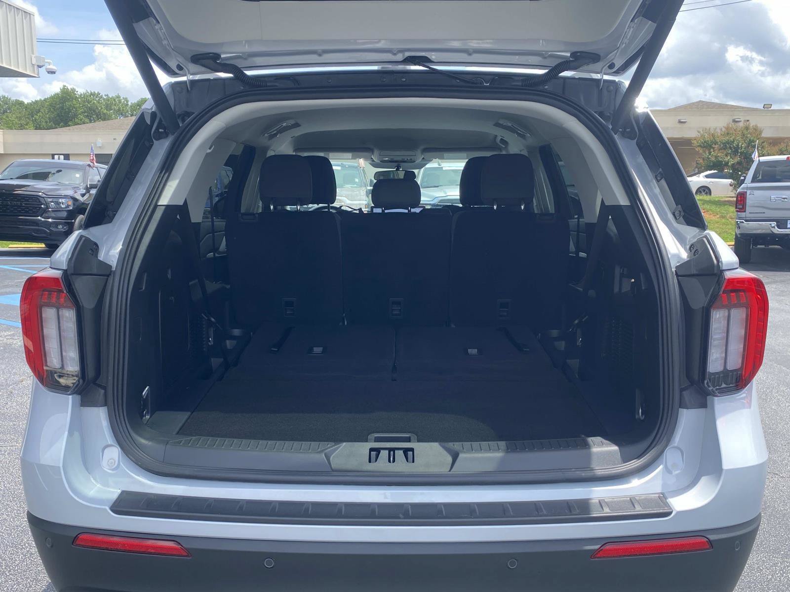Used 2026 Ford Explorer Active RWD image 8