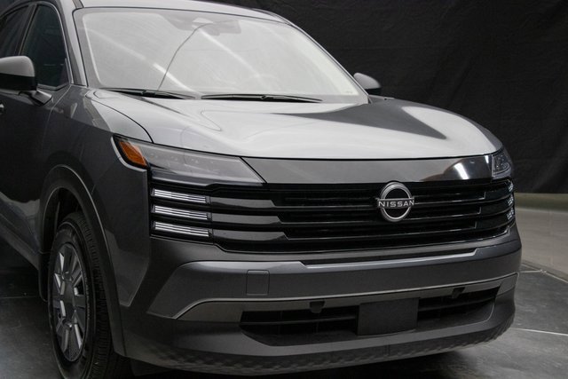 Used 2025 Nissan Kicks S image 3