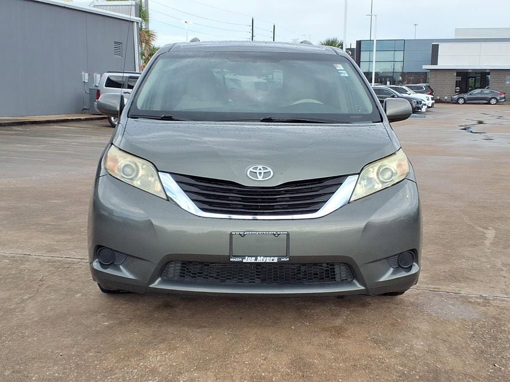 Used 2014 Toyota Sienna LE FWD image 7