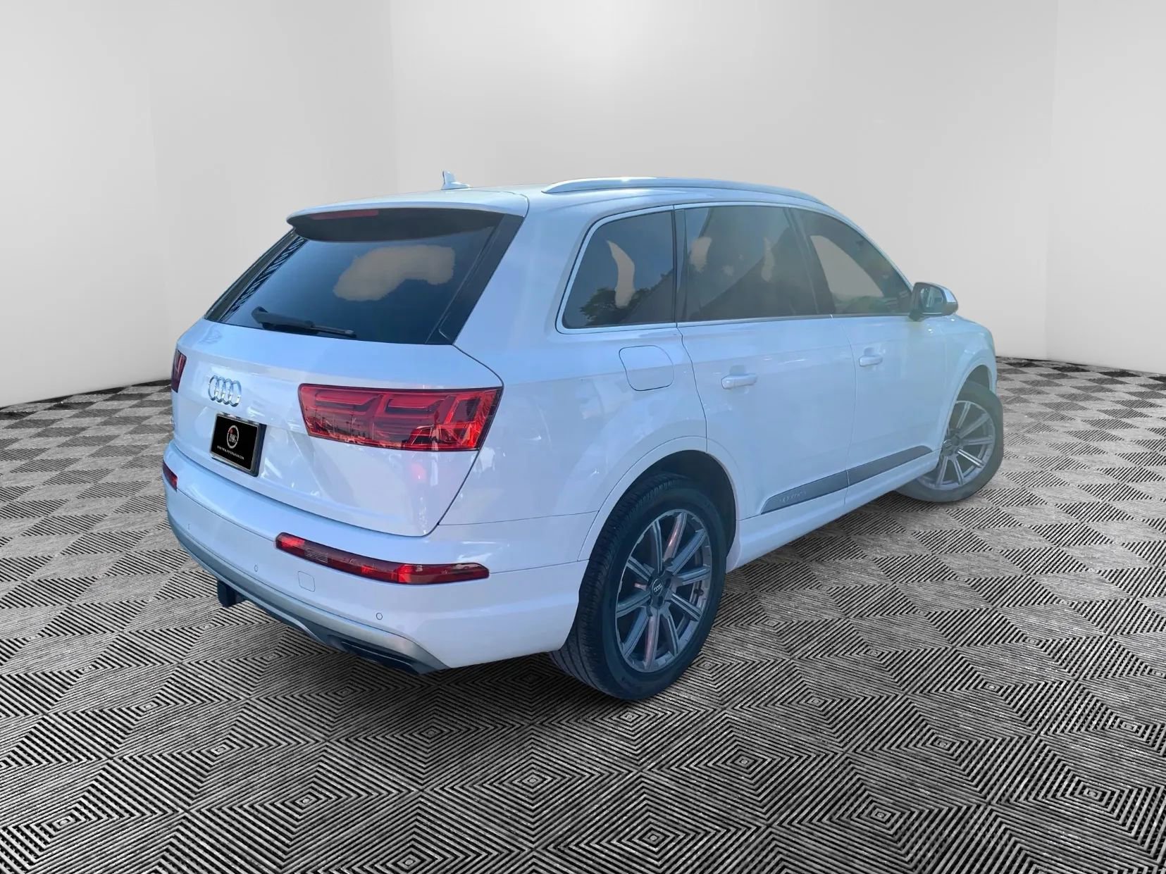Used 2019 Audi Q7 3.0T Premium w/ Towing Package AWD/4WD image 6