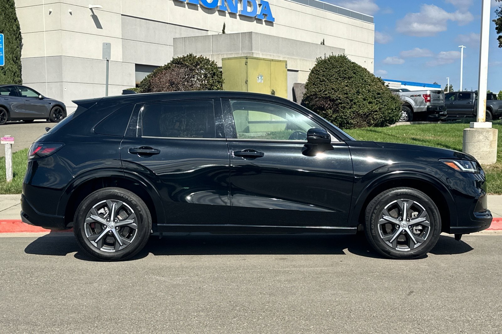 Certified 2024 Honda HR-V EX-L image 3