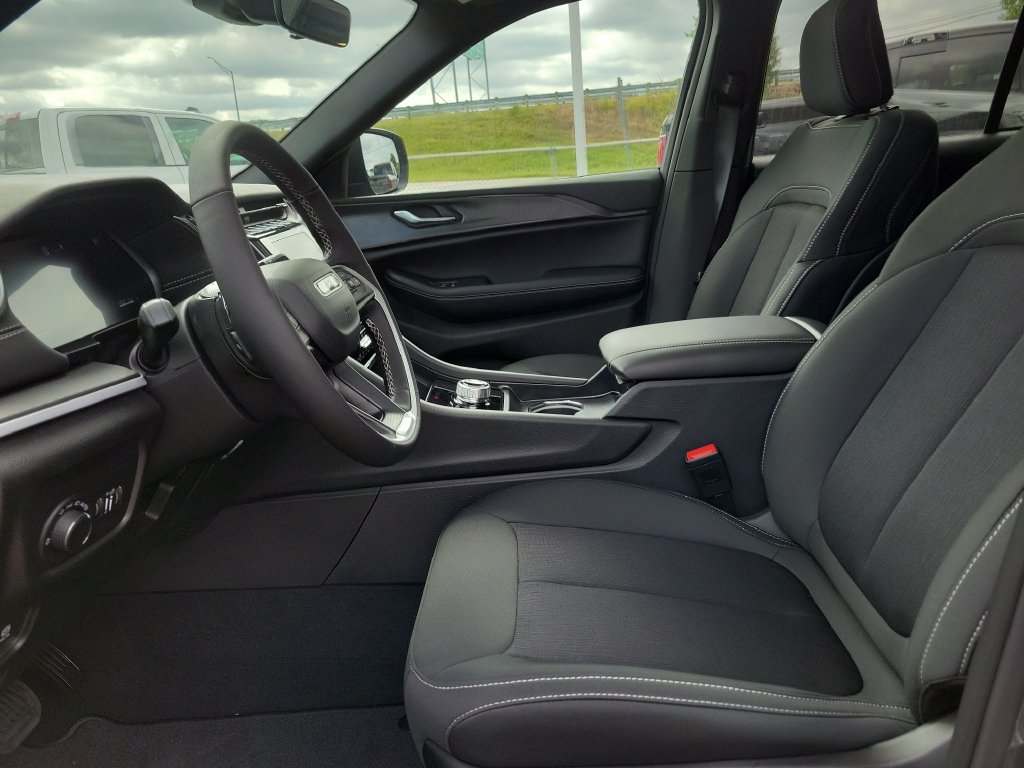 New 2026 Jeep Grand Cherokee Laredo X AWD/4WD image 17