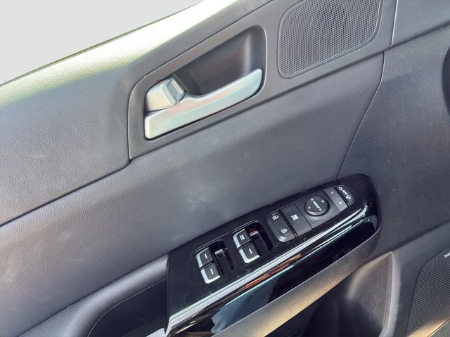 Used 2022 Kia Sportage EX w/ EX Technology Package image 17