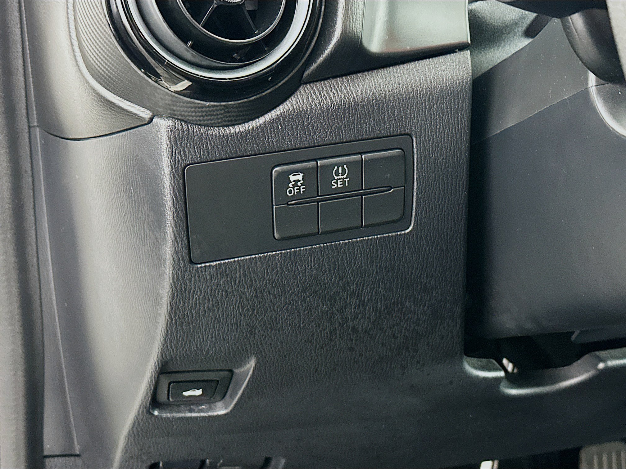 Used 2018 Toyota Yaris iA FWD image 16