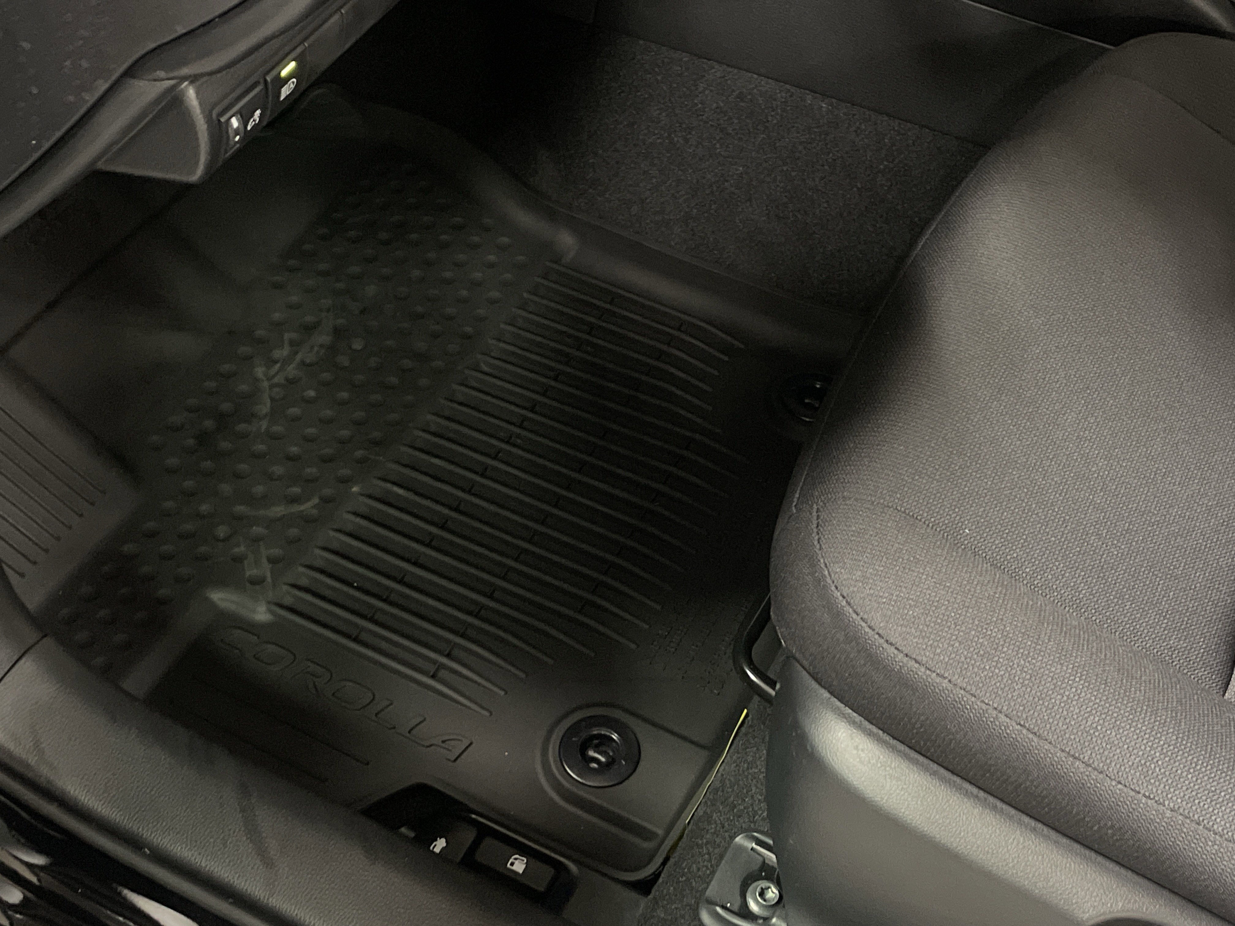 Used 2025 Toyota Corolla LE image 17