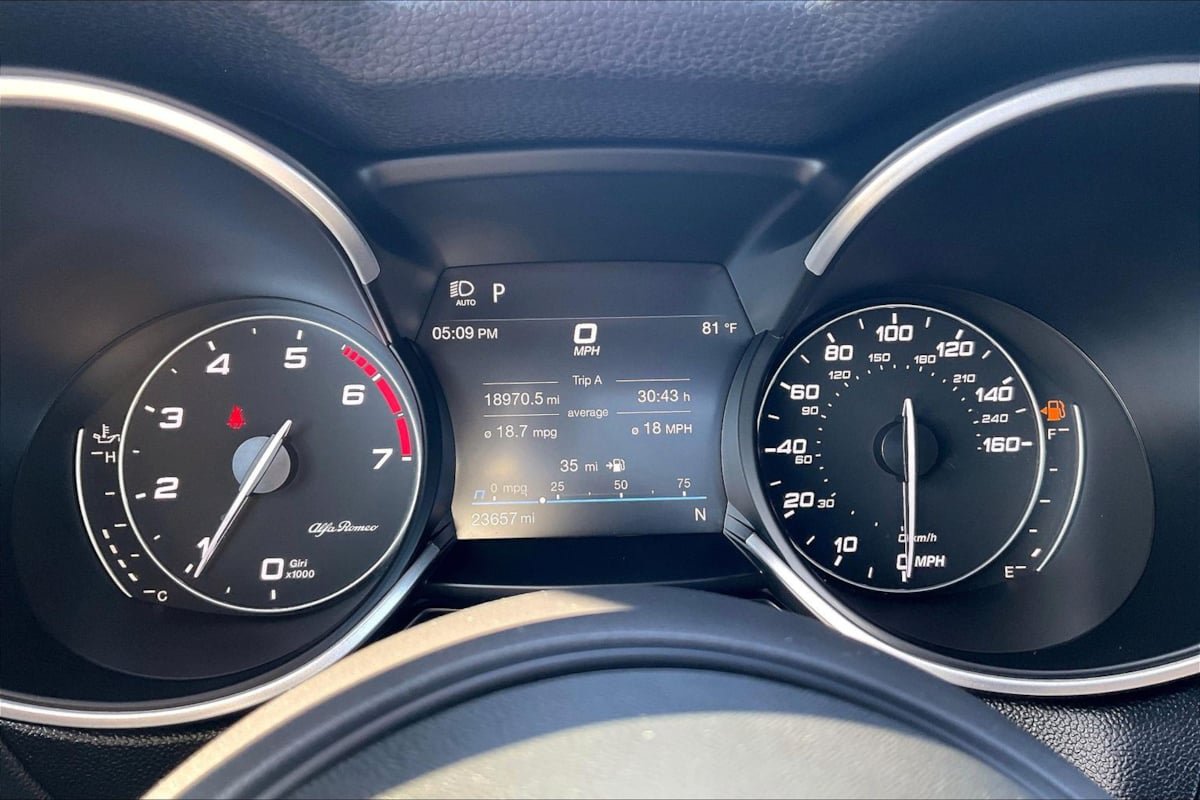 Used 2023 Alfa Romeo Stelvio Ti AWD/4WD image 17