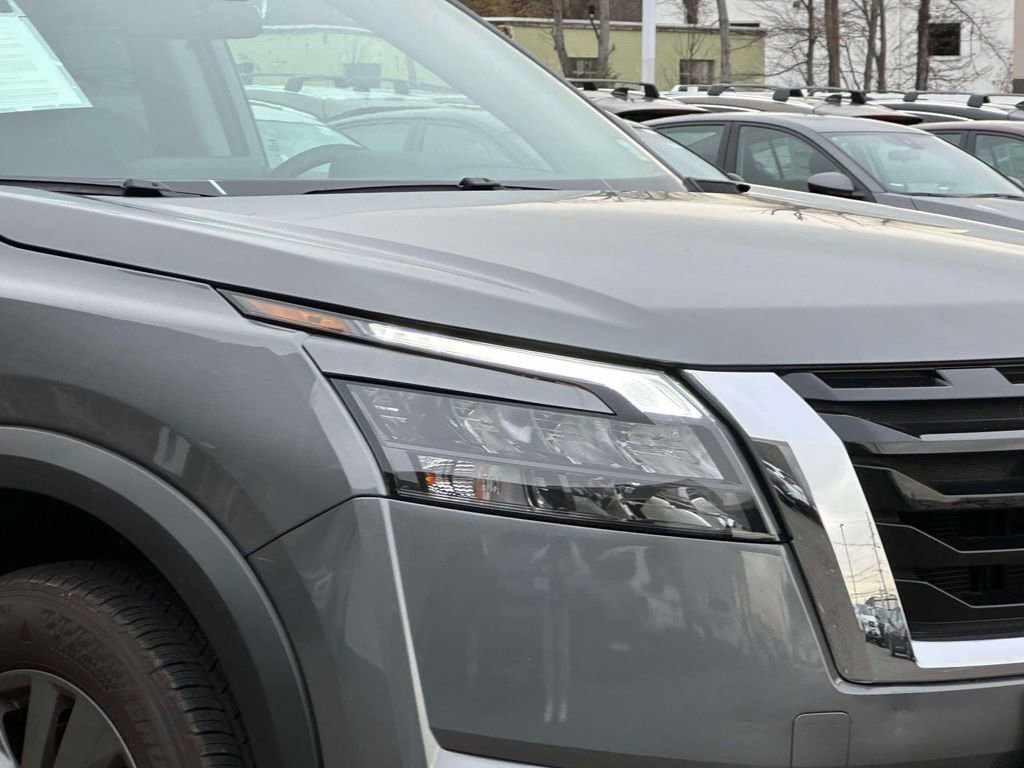 Used 2024 Nissan Pathfinder S AWD/4WD image 8