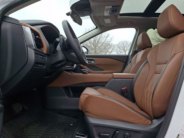 Used 2025 Nissan Rogue Platinum w/ Platinum Premium Package image 13