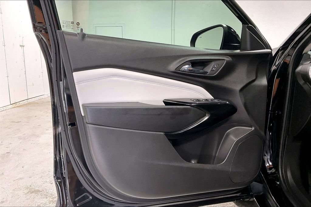 Used 2024 Chevrolet Trax LT w/ Driver Confidence Package FWD image 21