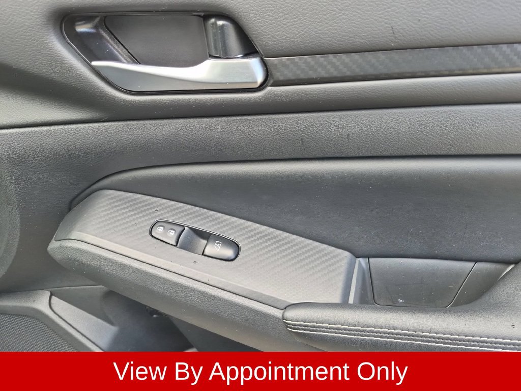Used 2025 Nissan Altima 2.5 SV FWD image 32