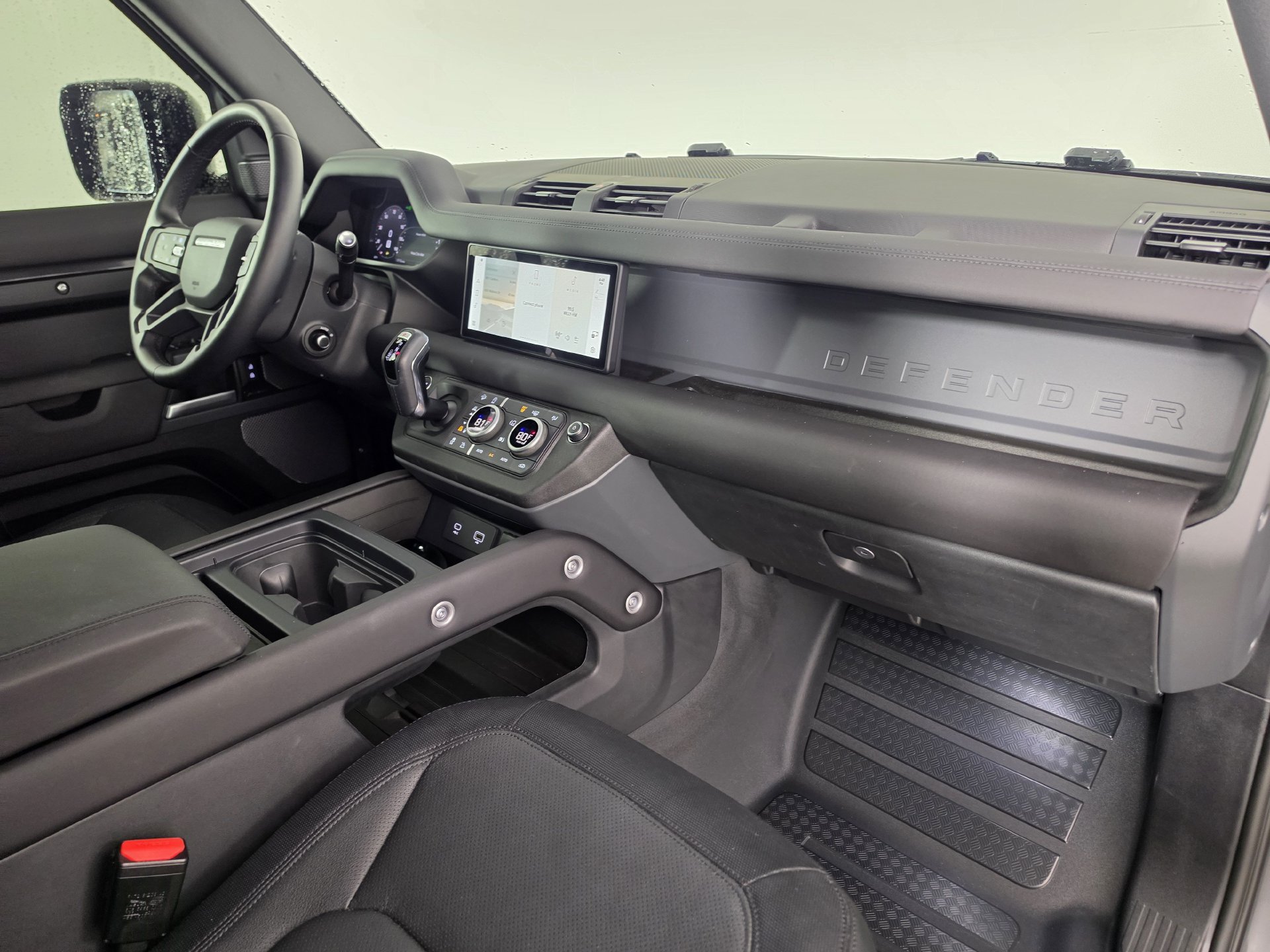 Used 2024 Land Rover Defender 110 X-Dynamic SE AWD/4WD image 32