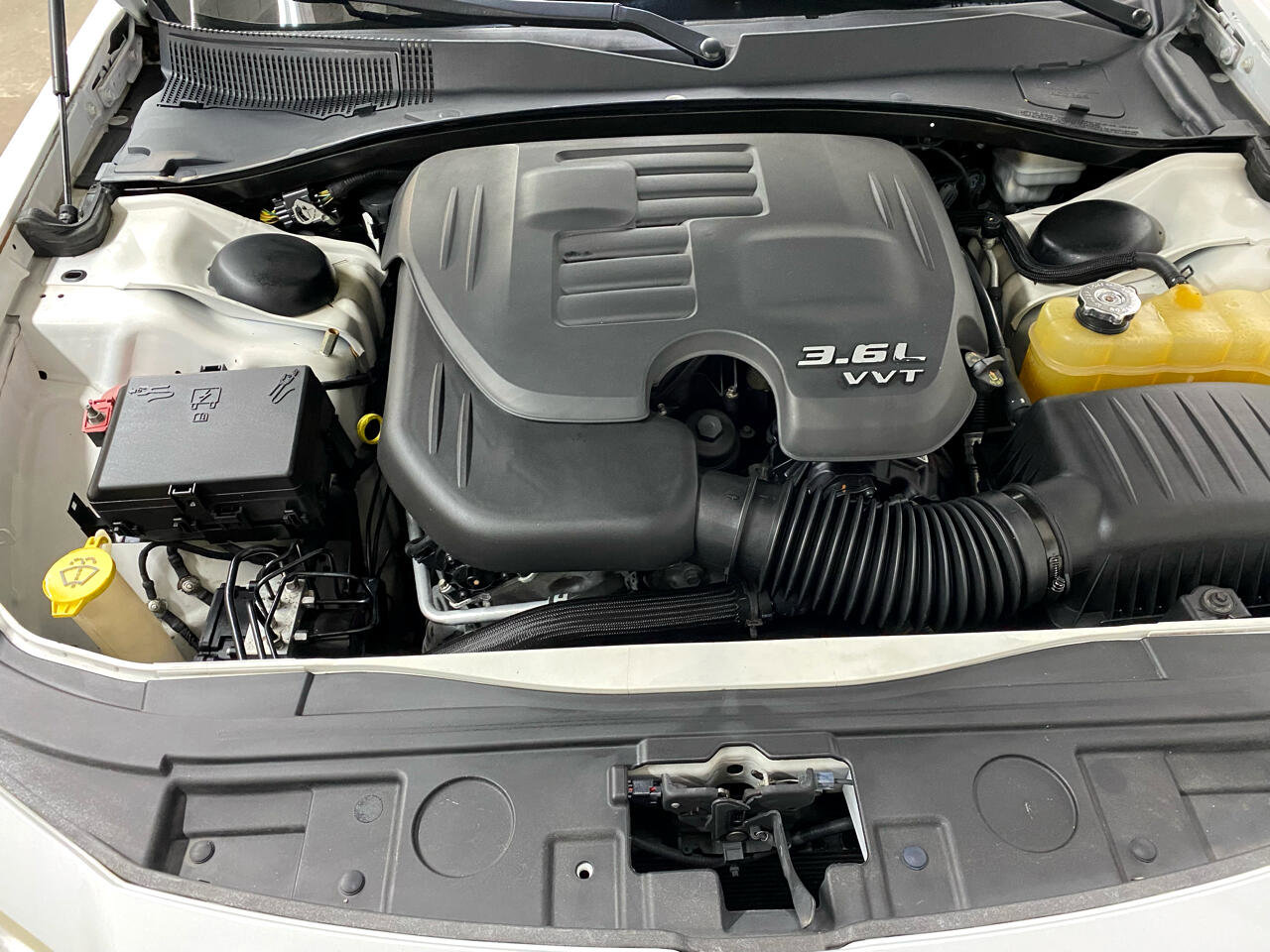 Used 2011 Chrysler 300 Limited w/ Luxury Group image 12