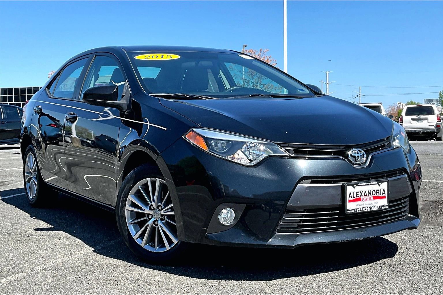 Used 2015 Toyota Corolla LE image 2