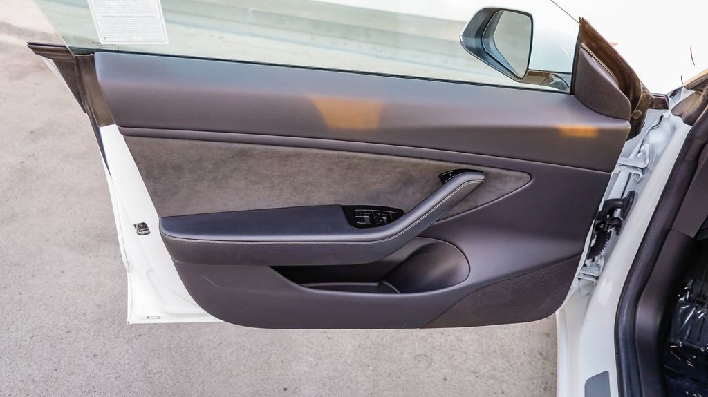Used 2018 Tesla Model 3 image 21