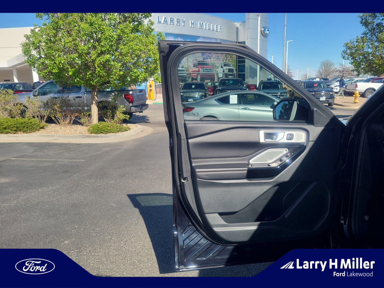 Used 2022 Ford Explorer Platinum w/ Equipment Group 601A image 13