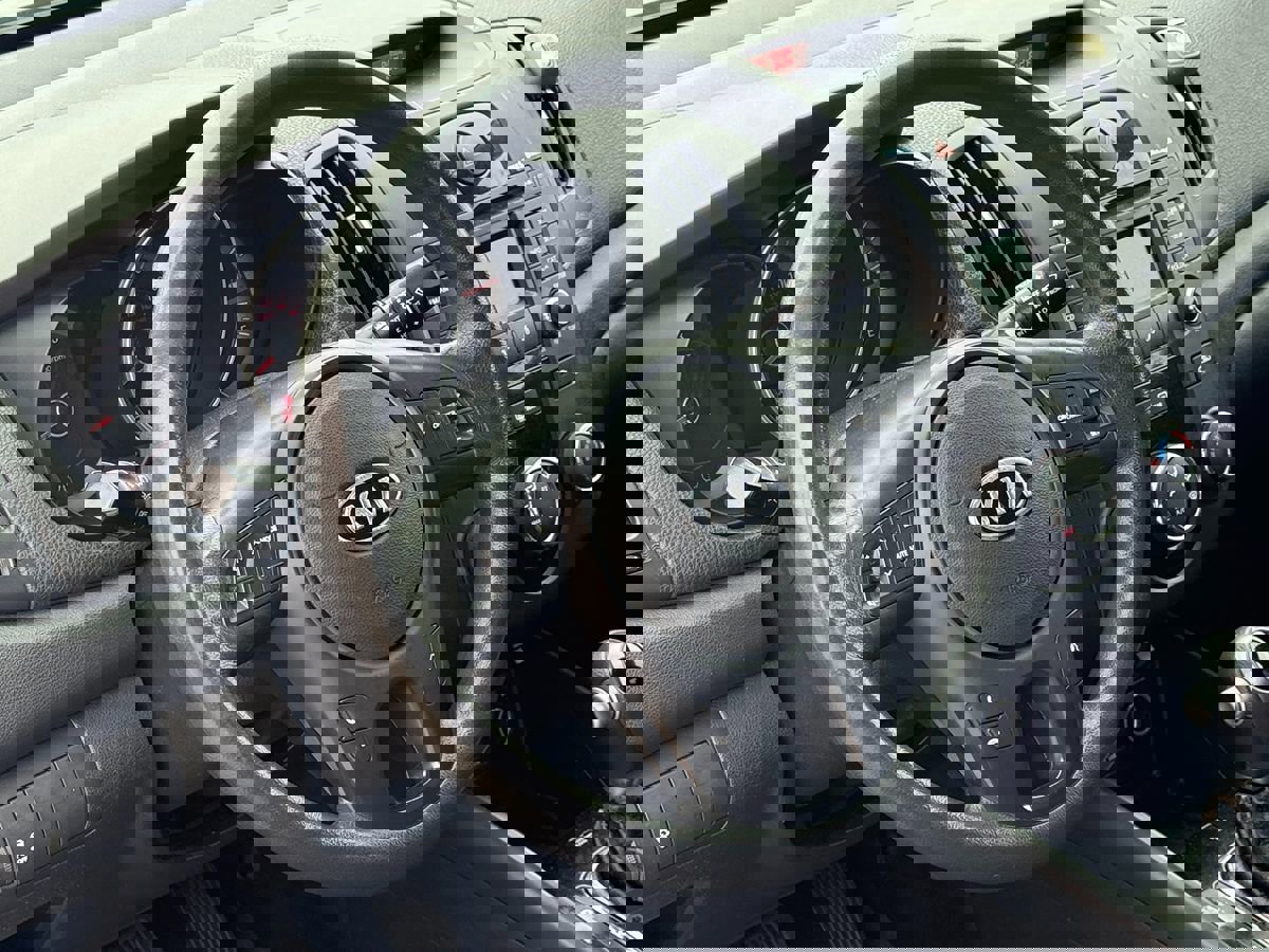 Used 2012 Kia Forte EX image 16