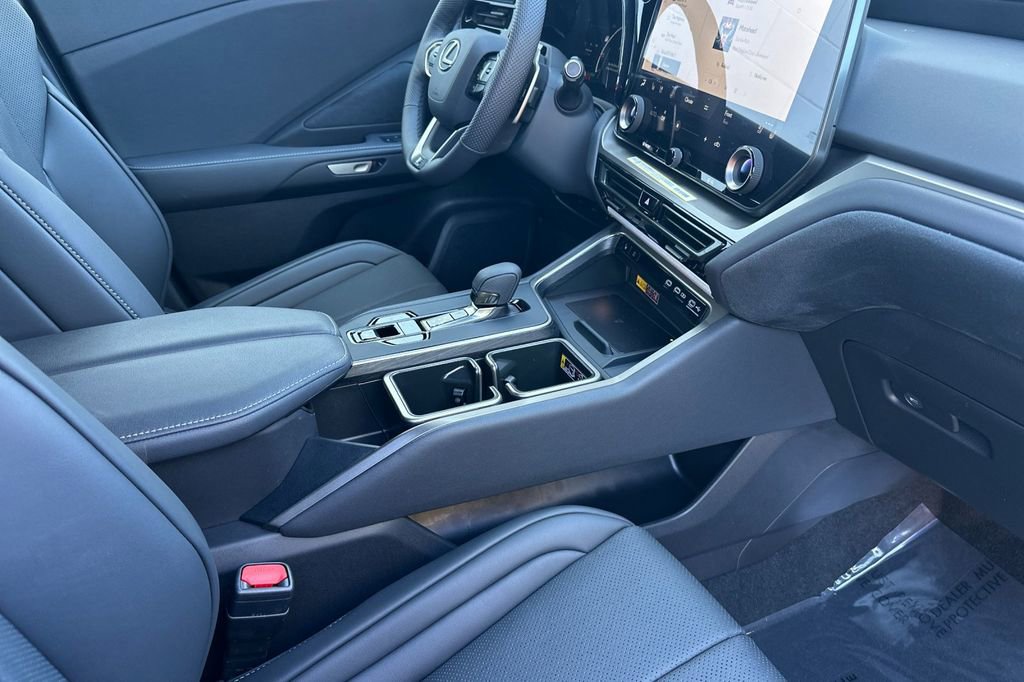 New 2026 Lexus TX 500h AWD image 17
