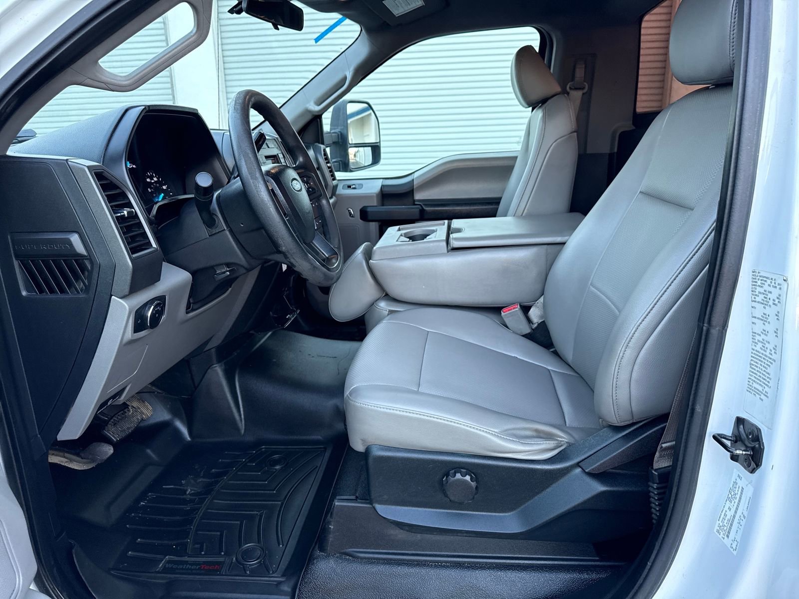 Used 2017 Ford F550 2WD Regular Cab Super Duty image 9