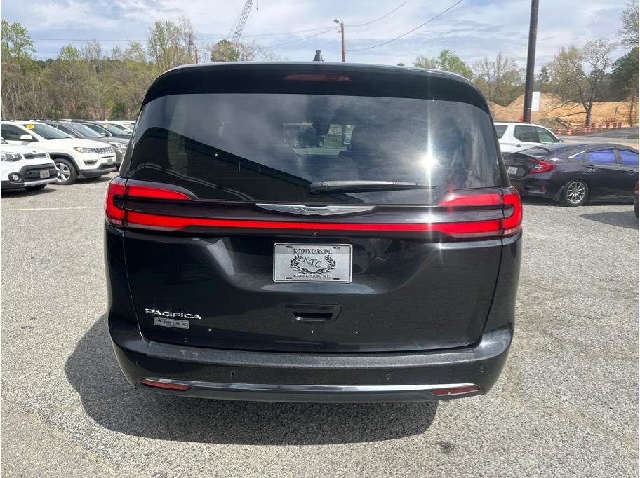 Used 2022 Chrysler Pacifica Touring-L image 7