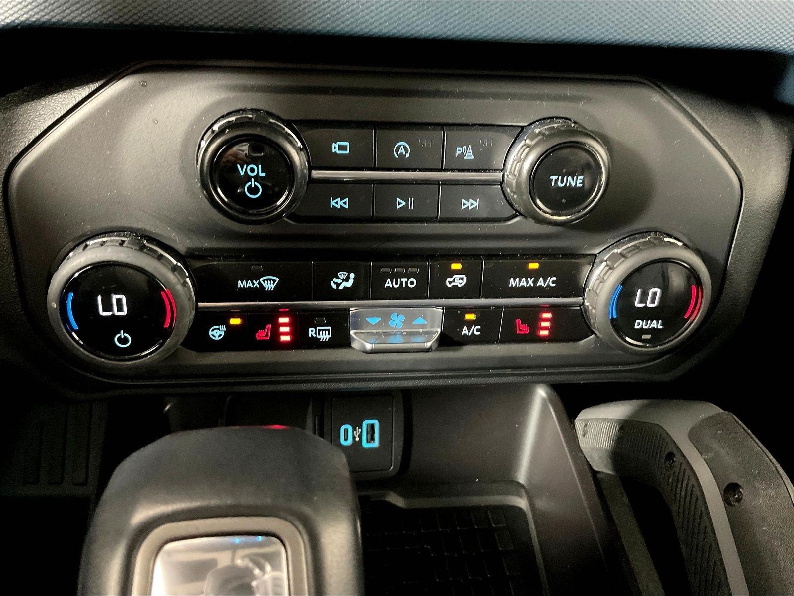 Used 2024 Ford Bronco Outer Banks AWD/4WD image 34