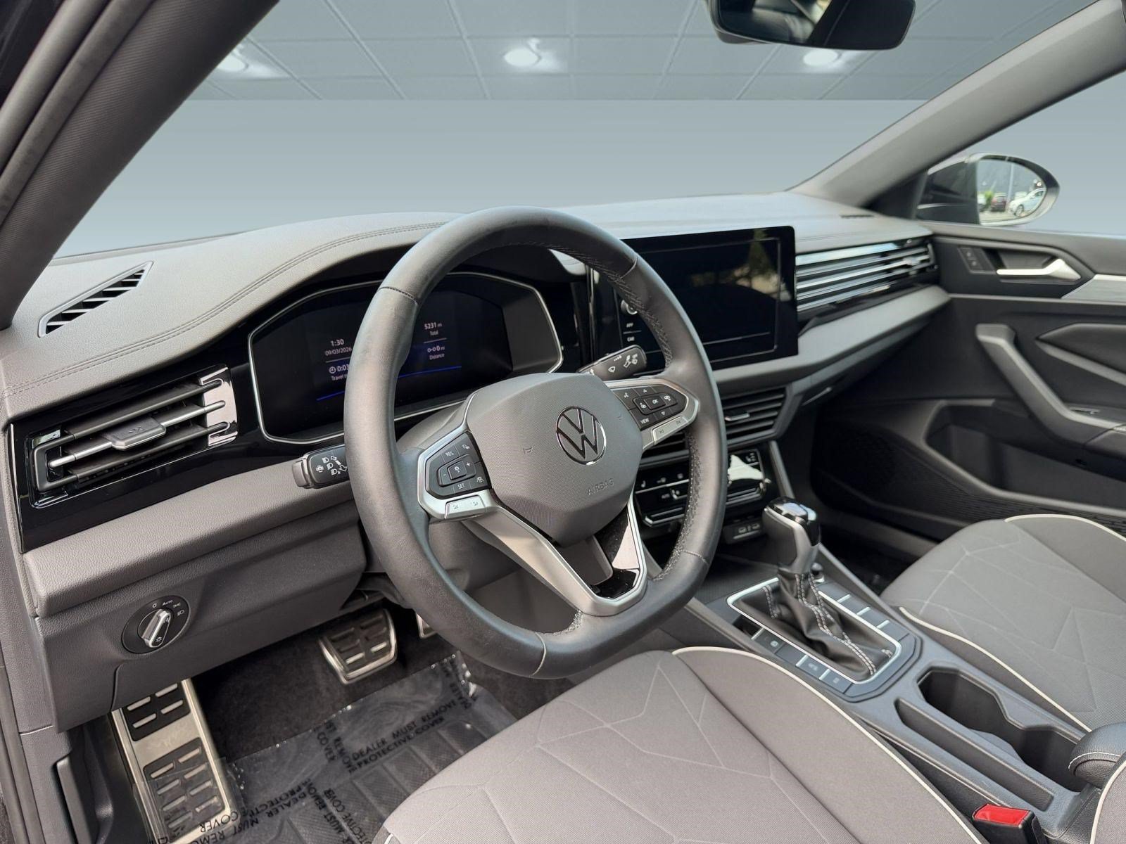 Used 2025 Volkswagen Jetta Sport FWD image 4