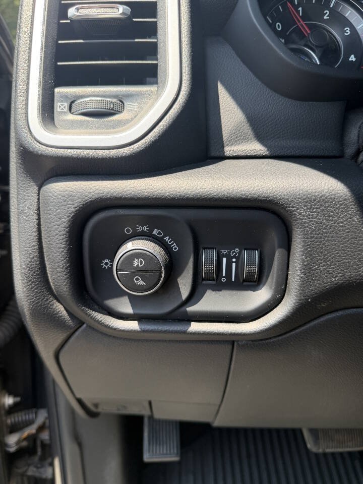 Used 2020 RAM 2500 Big Horn w/ Night Edition AWD/4WD image 22