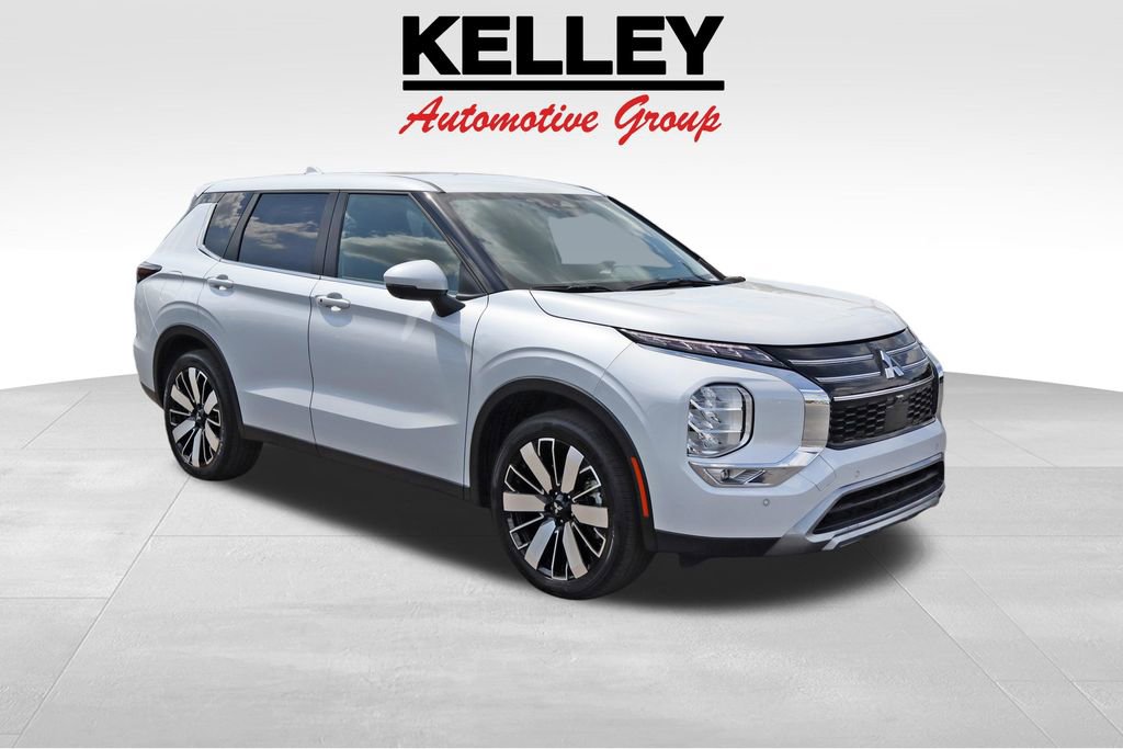 Used 2025 Mitsubishi Outlander SE