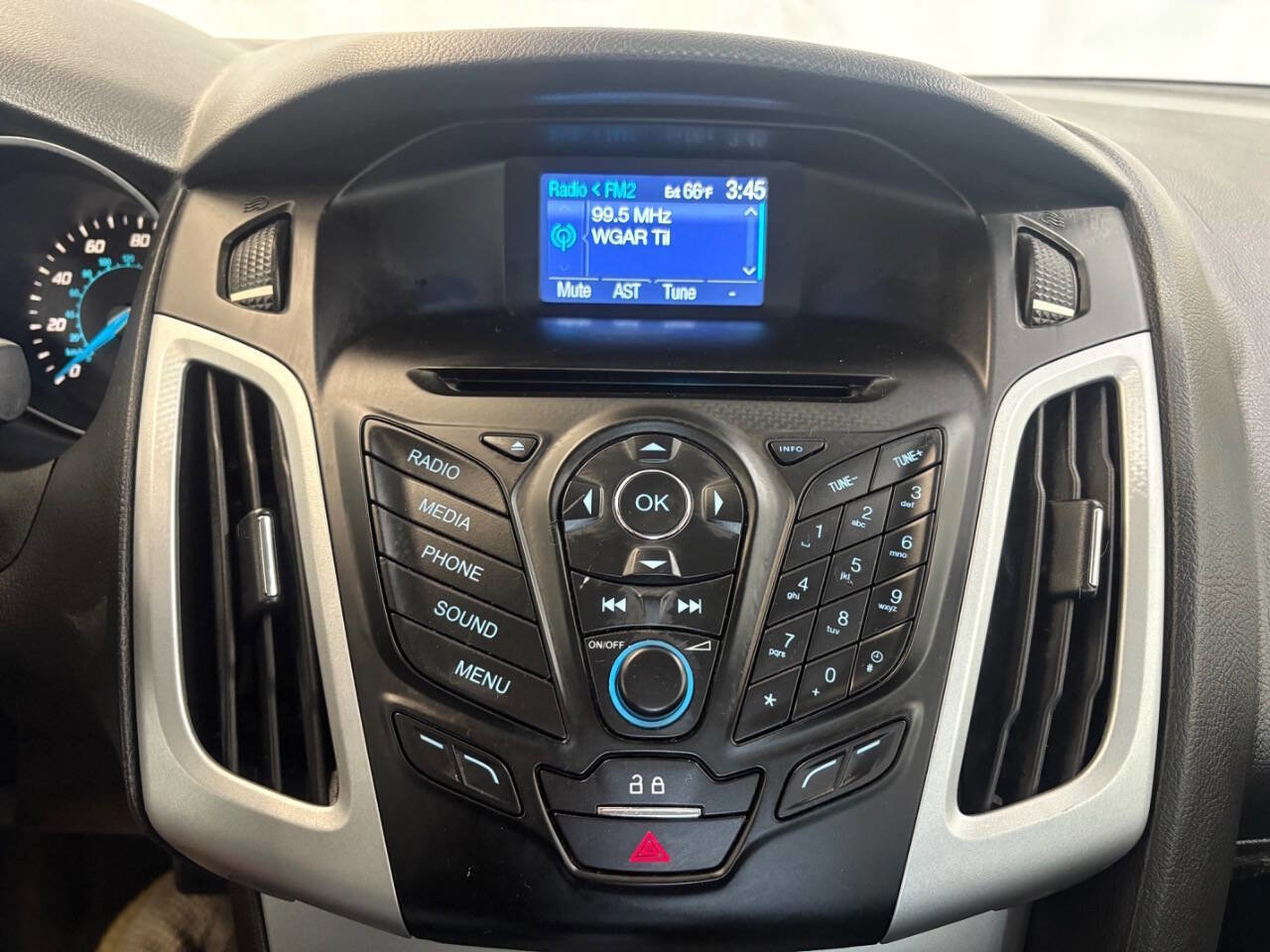 Used 2014 Ford Focus SE w/ SE Winter Package image 15