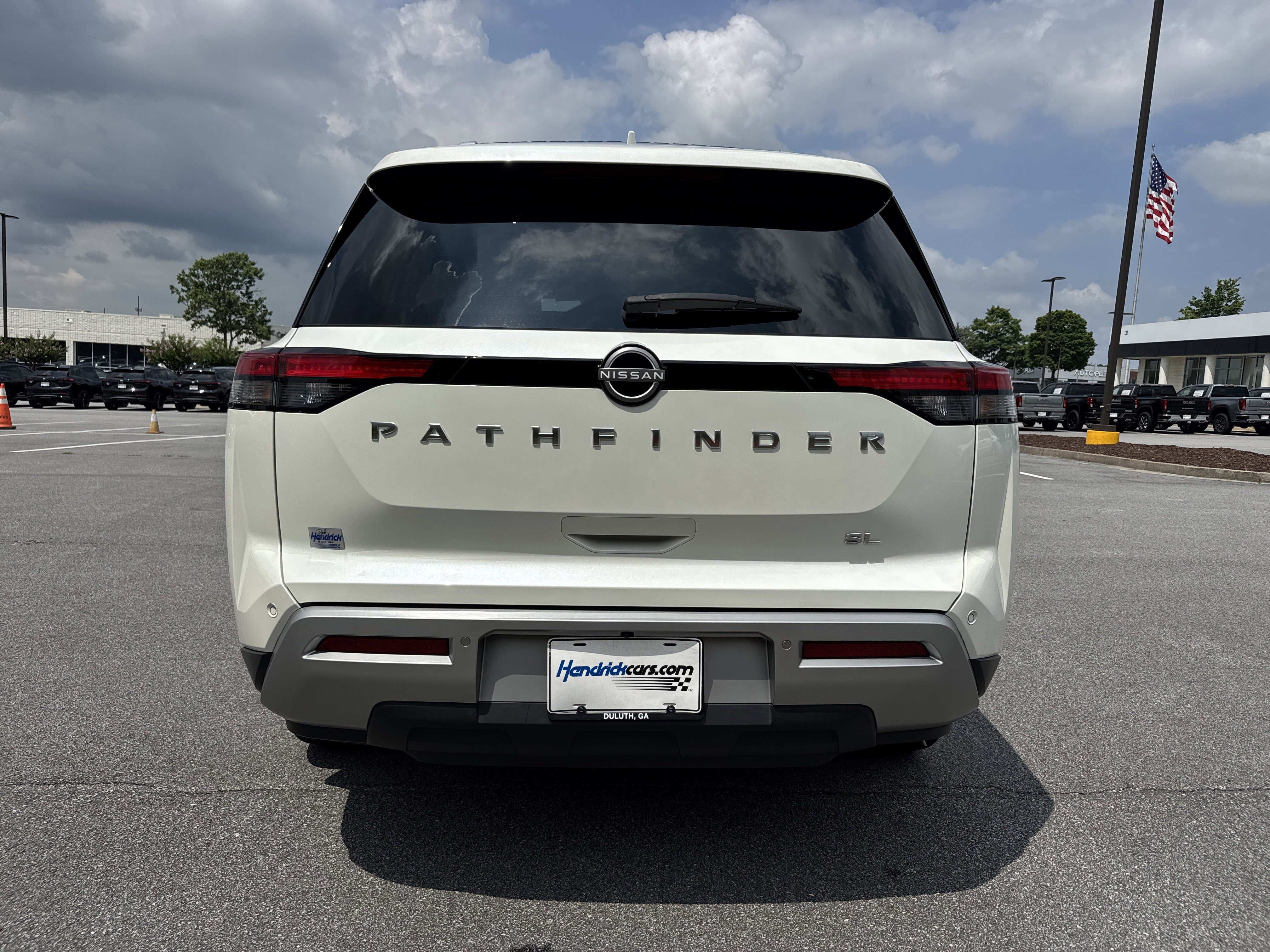 Used 2024 Nissan Pathfinder SL FWD image 11