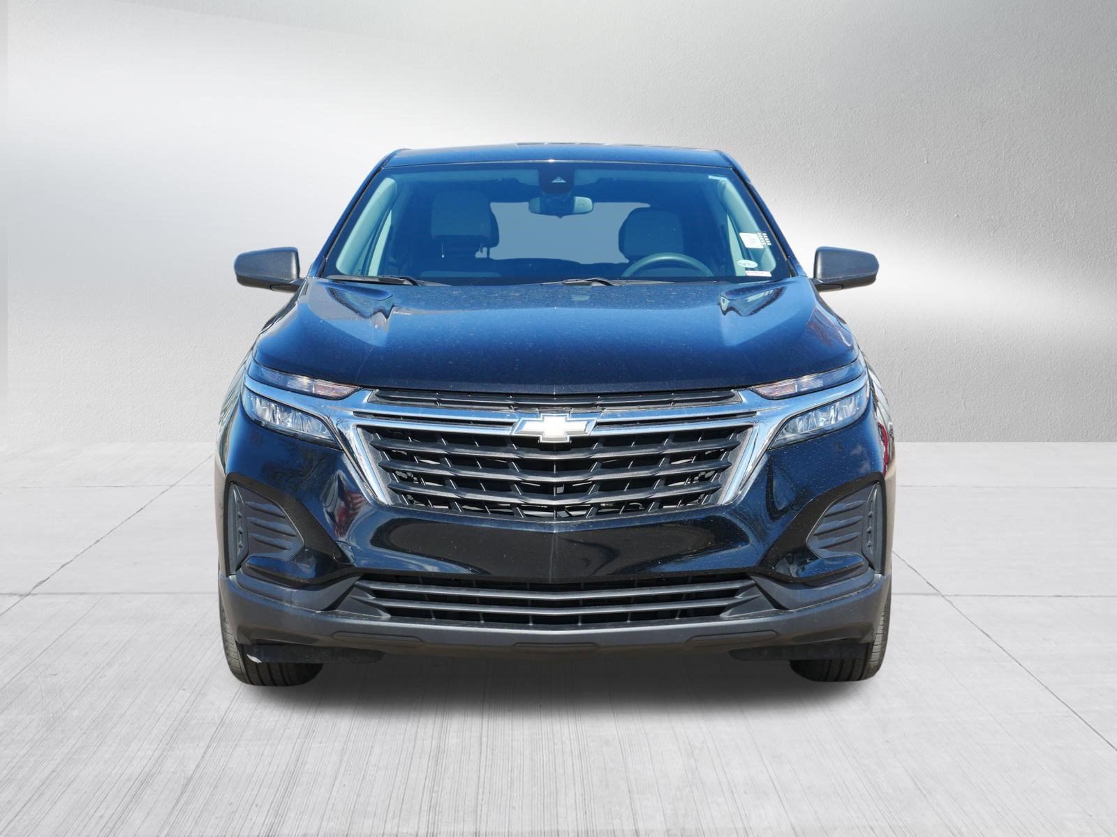Used 2023 Chevrolet Equinox LS w/ LS Convenience Package image 2