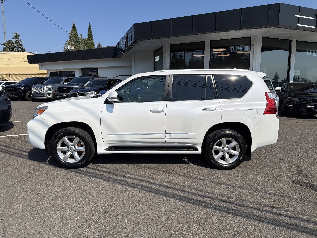 Used 2012 Lexus GX 460 w/ Convenience Pkg AWD/4WD image 2