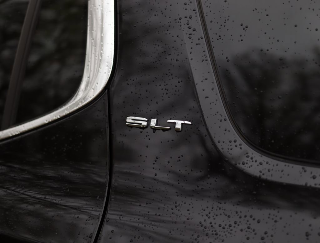 Used 2023 GMC Acadia SLT image 39