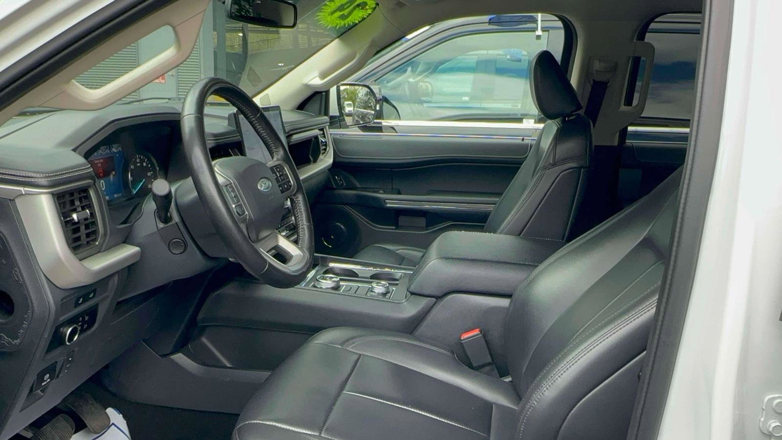 Used 2024 Ford Expedition XLT image 15