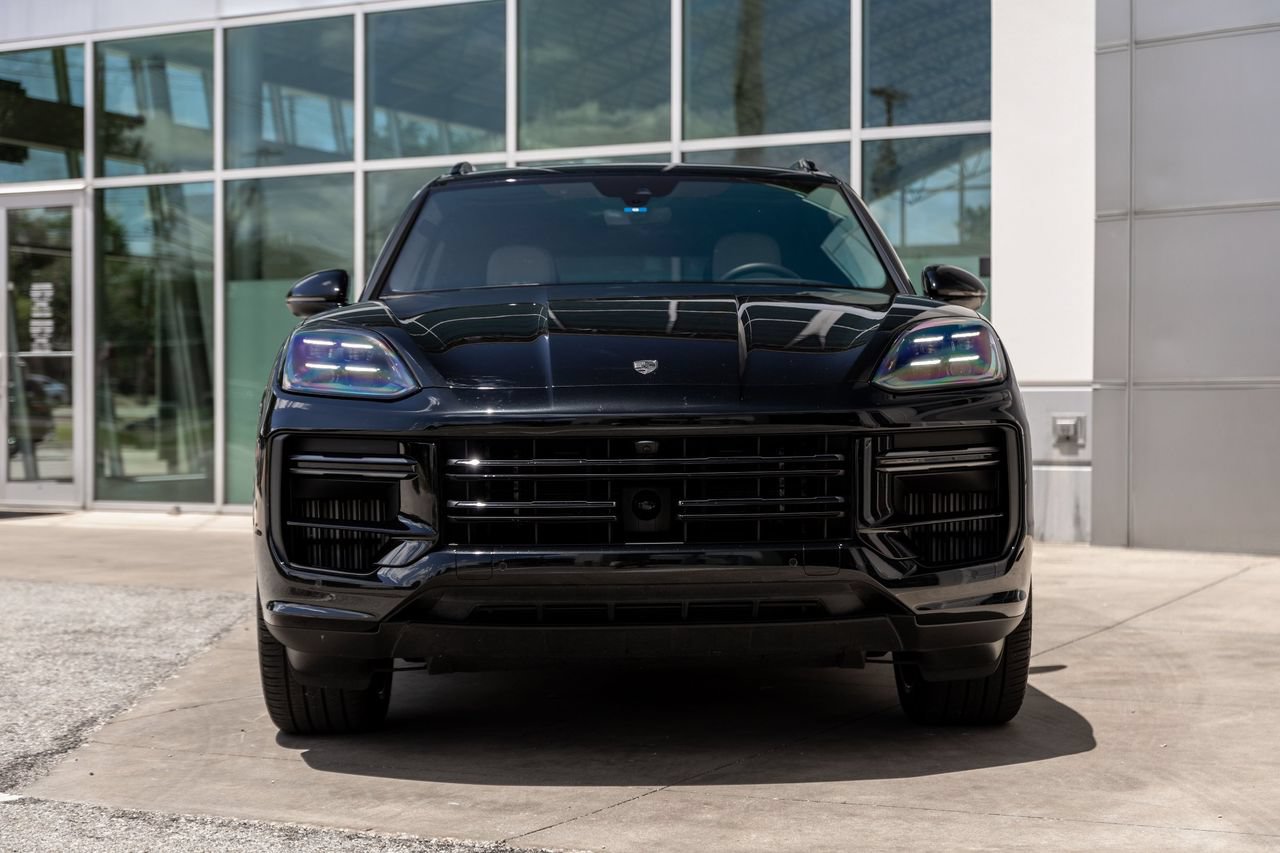 Used 2025 Porsche Cayenne Turbo AWD/4WD image 5