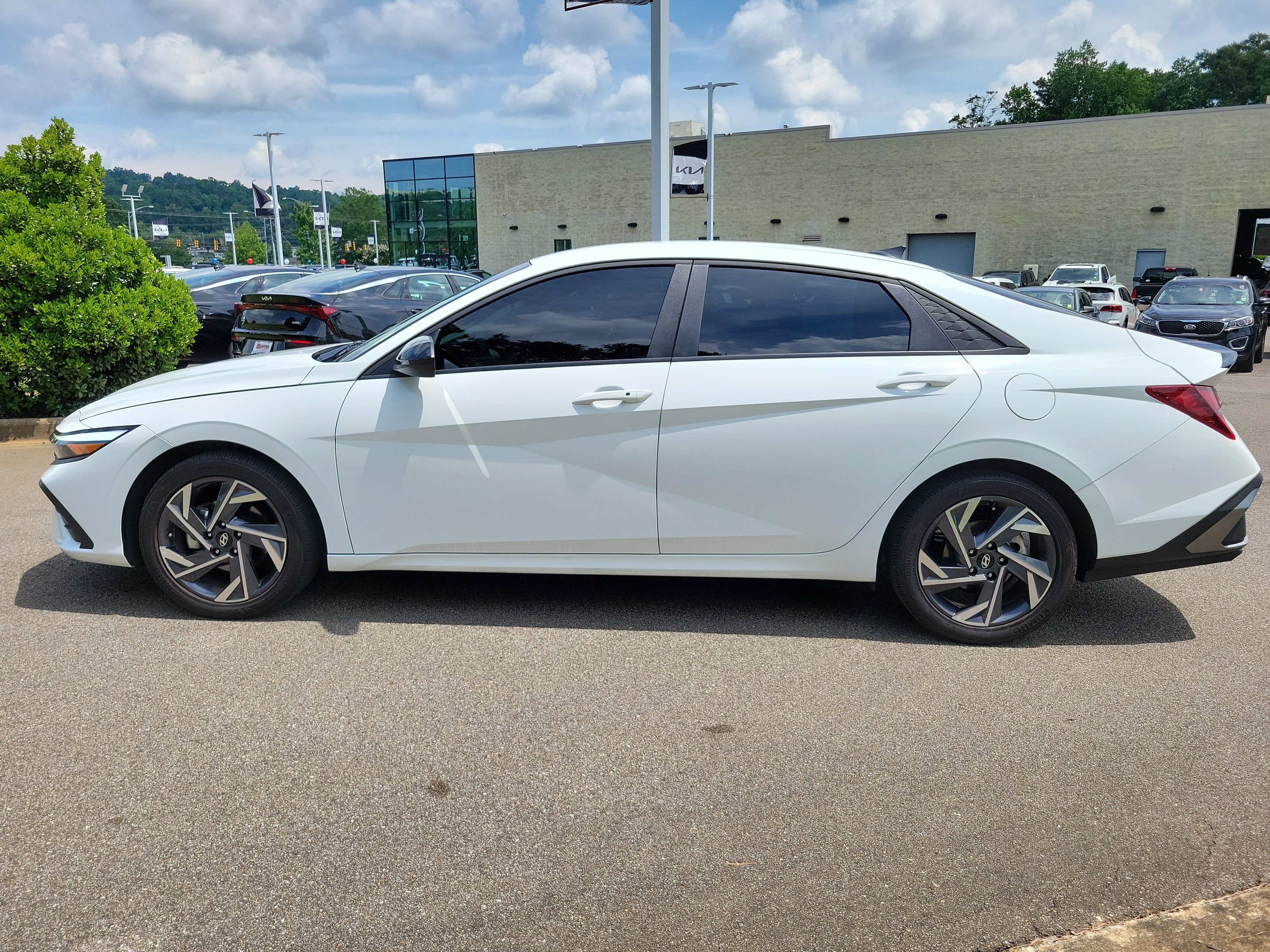 Used 2025 Hyundai Elantra Sport FWD image 20