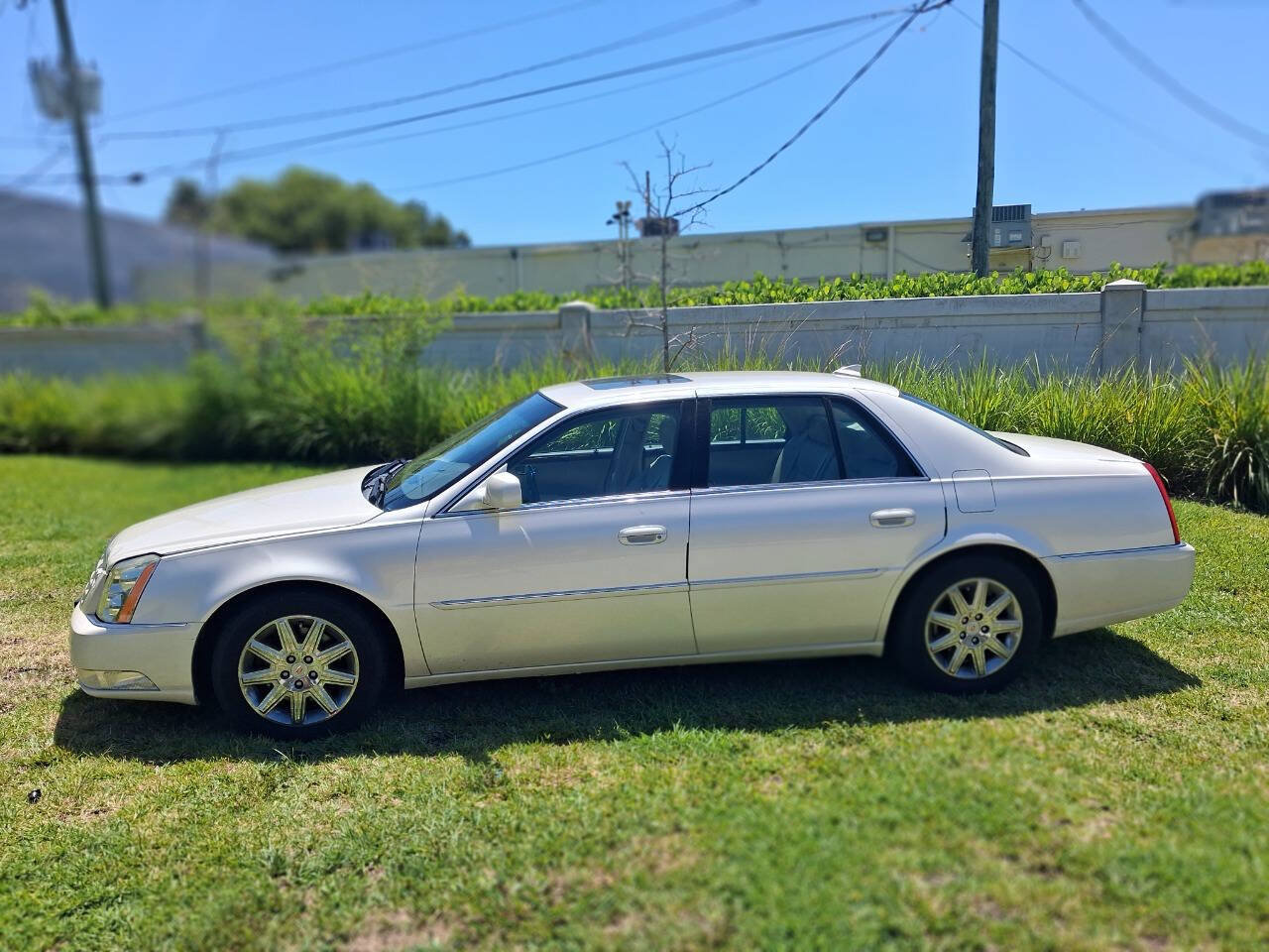 Used 2011 Cadillac DTS Premium w/ Driver Awareness Package FWD image 1