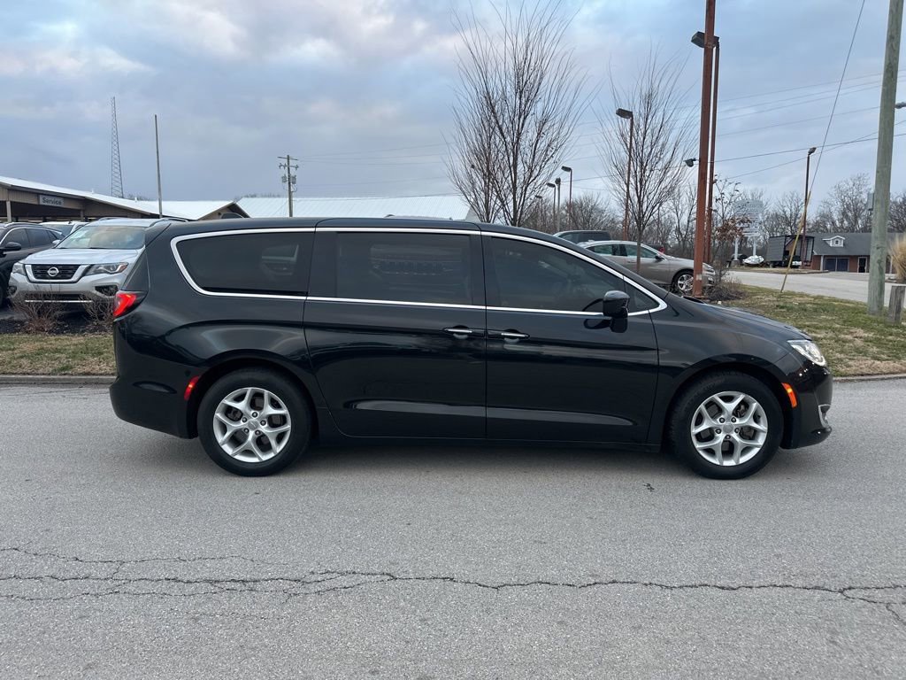 Used 2018 Chrysler Pacifica Touring Plus w/ Tire & Wheel Group image 4