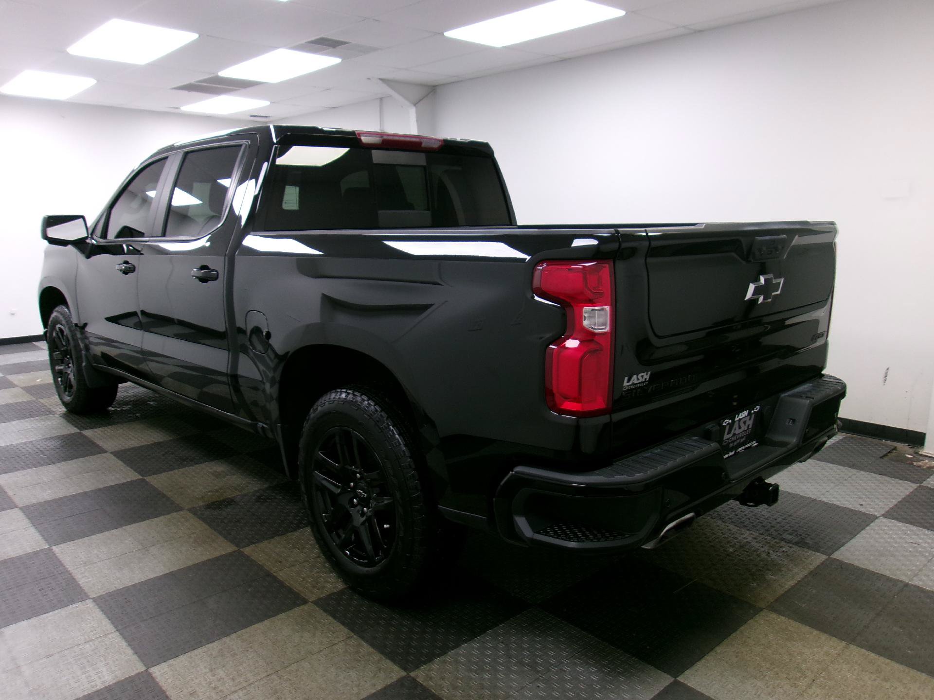 Used 2024 Chevrolet Silverado 1500 RST w/ Convenience Package II AWD/4WD image 2