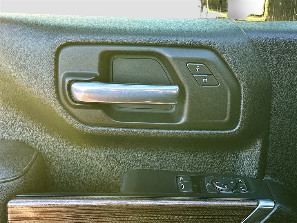 Used 2022 Chevrolet Silverado 2500 LT w/ Convenience Package image 17