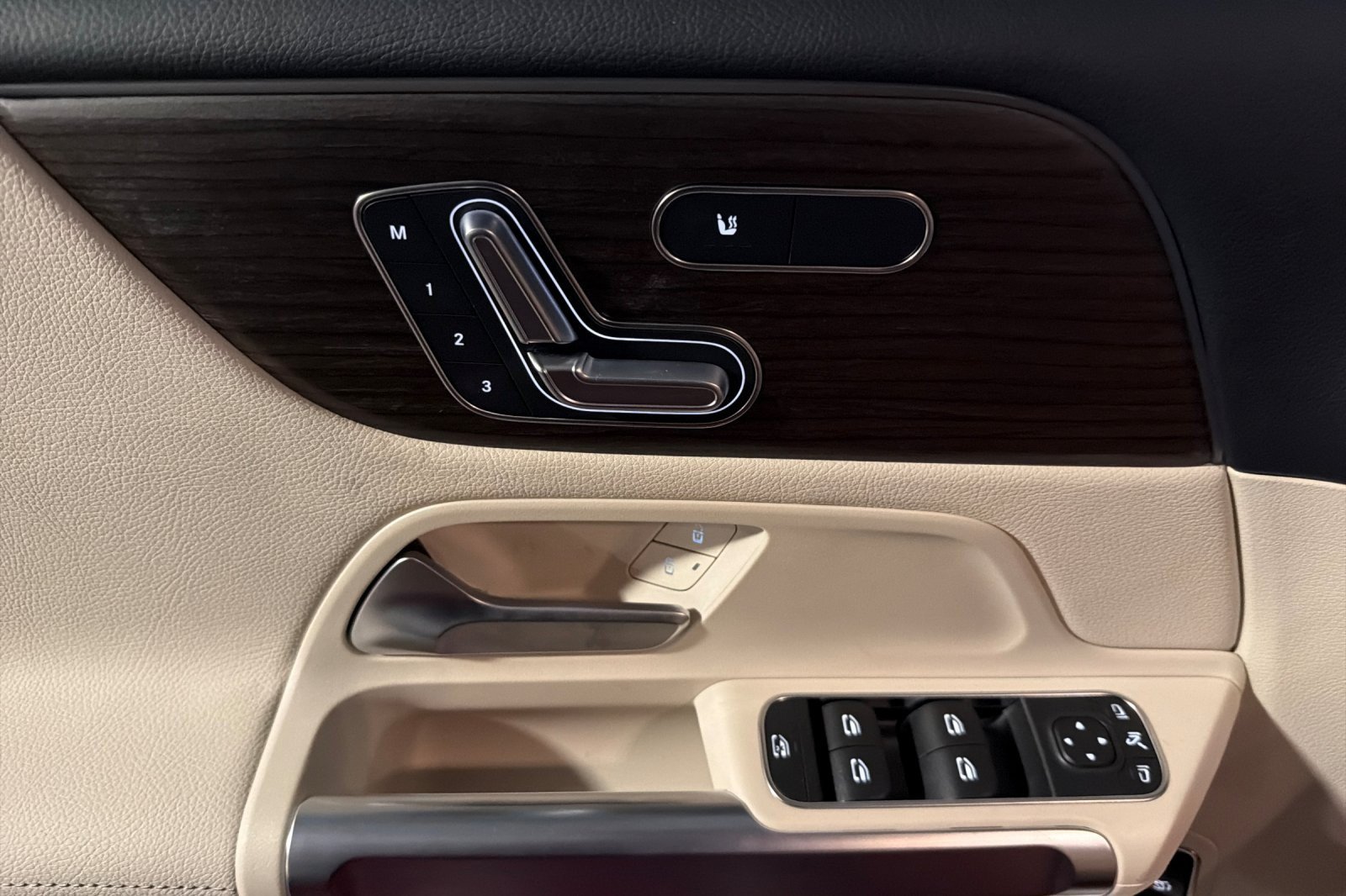 New 2026 Mercedes-Benz GLB 250 image 10