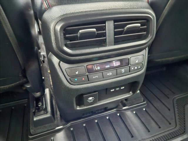 Used 2025 Honda Pilot Black Edition image 17