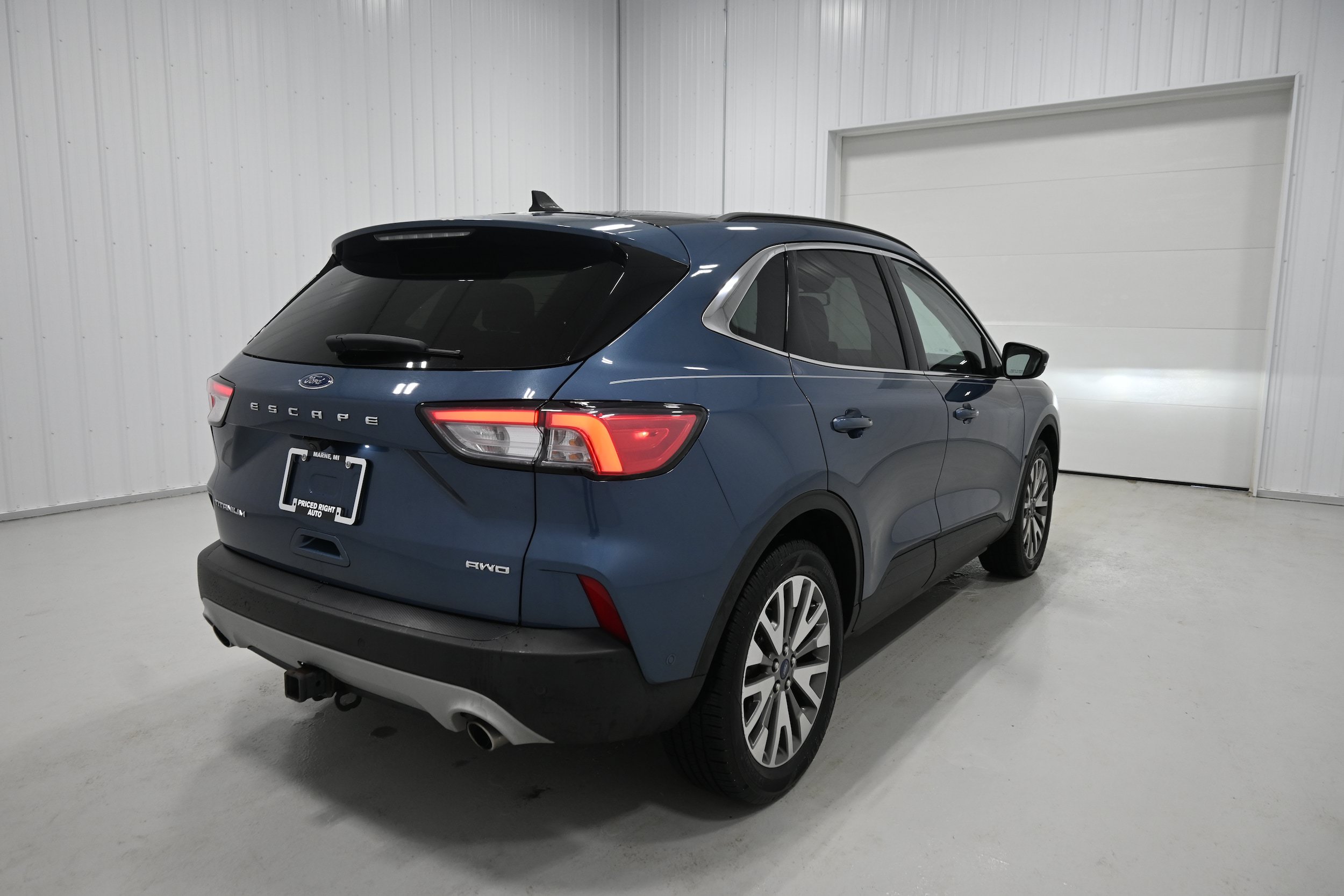 Used 2020 Ford Escape Titanium w/ Titanium Premium Package 2.0 AWD/4WD image 37