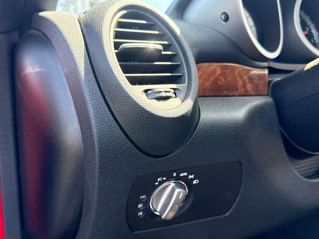 Used 2010 Mercedes-Benz SLK 350 image 21