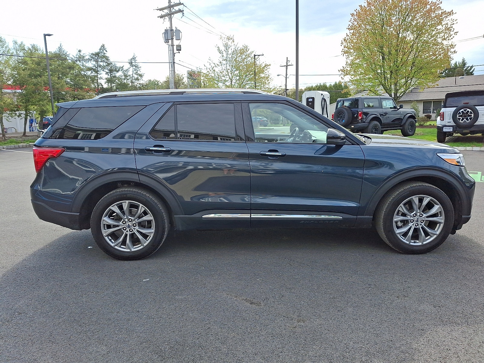Certified 2023 Ford Explorer Limited w/ Equipment Group 301A AWD/4WD image 4