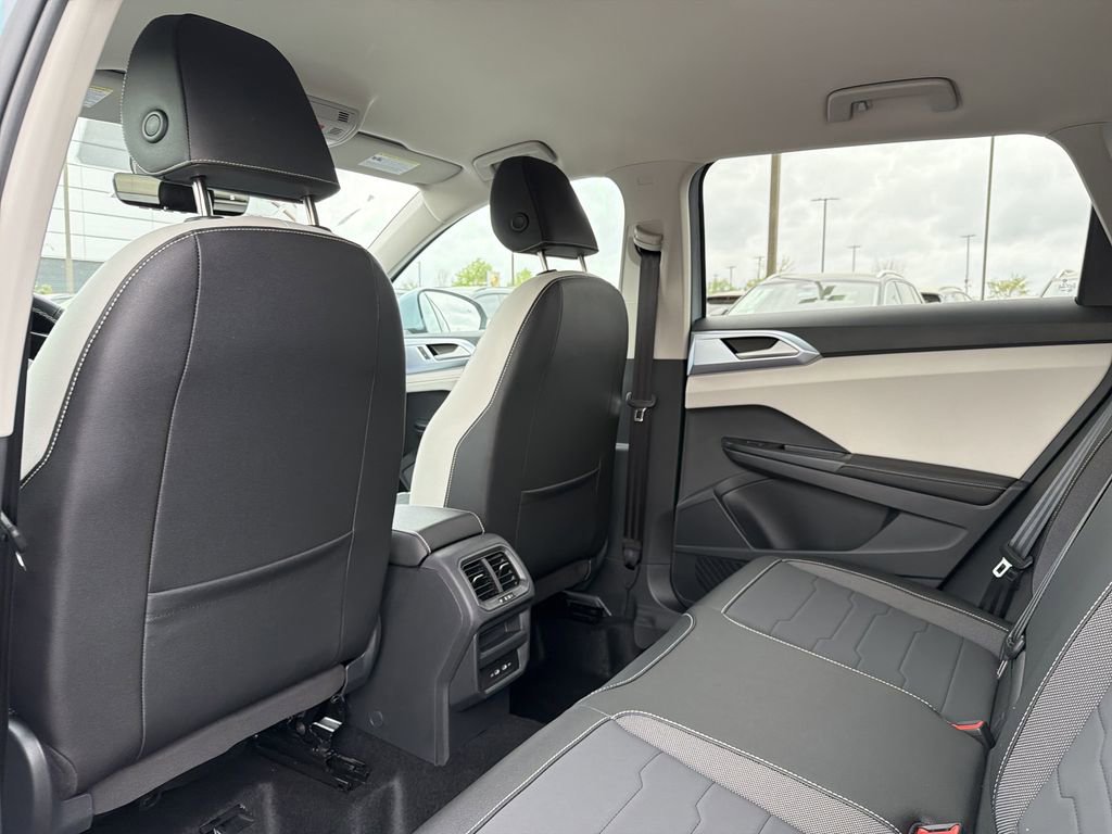New 2026 Volkswagen Taos SE image 12
