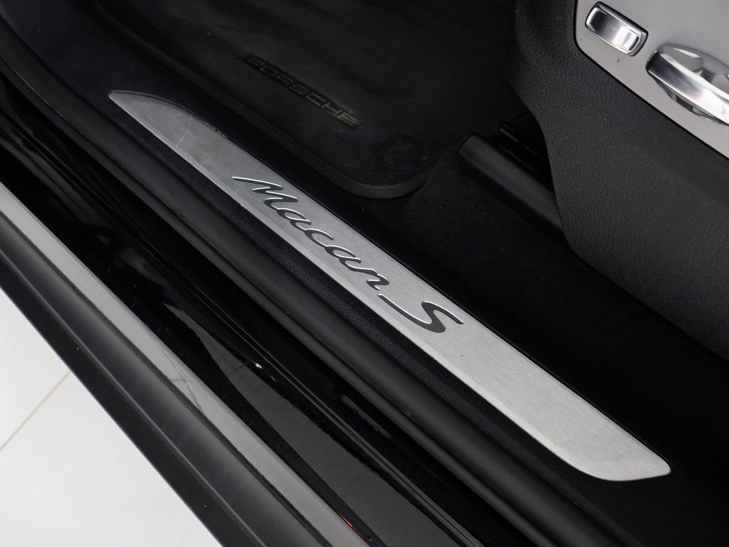 Certified 2023 Porsche Macan S image 25